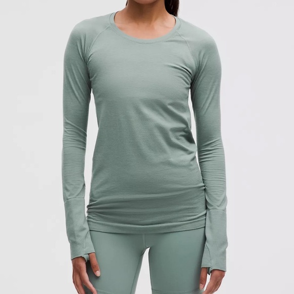 lululemon | Swiftly Tech Long-Sleeve Shirt 2.0 Waist in Crater Blue, Sz 2 W3HHIS - Picture 1 of 11